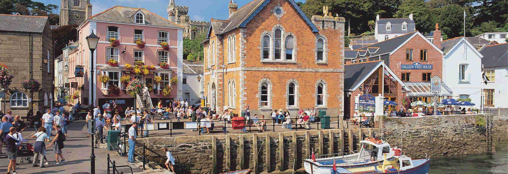 Fowley-Town-Quay-a-great-spot-for-crabbing-in-Cornwall